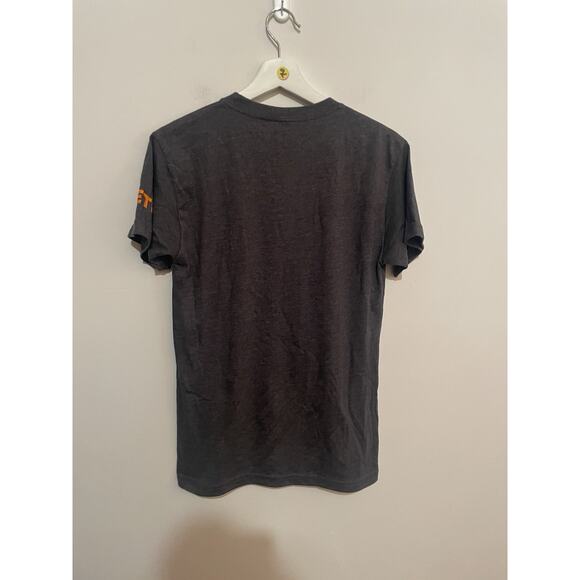 YETI Bear & Man Sharing Drink | Gray/Orange Short Sleeve Shirt | Size Adult S - Picture 5 of 5